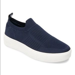 STEVE MADDEN Navy Knit Shoes
